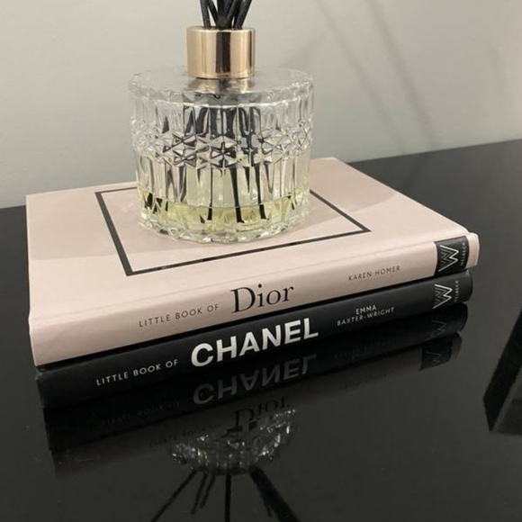 1 Little Luxury Book, The Story of the Iconic Fashion Designer - Picture 2 of 8